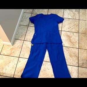 Wonder wink scrub set